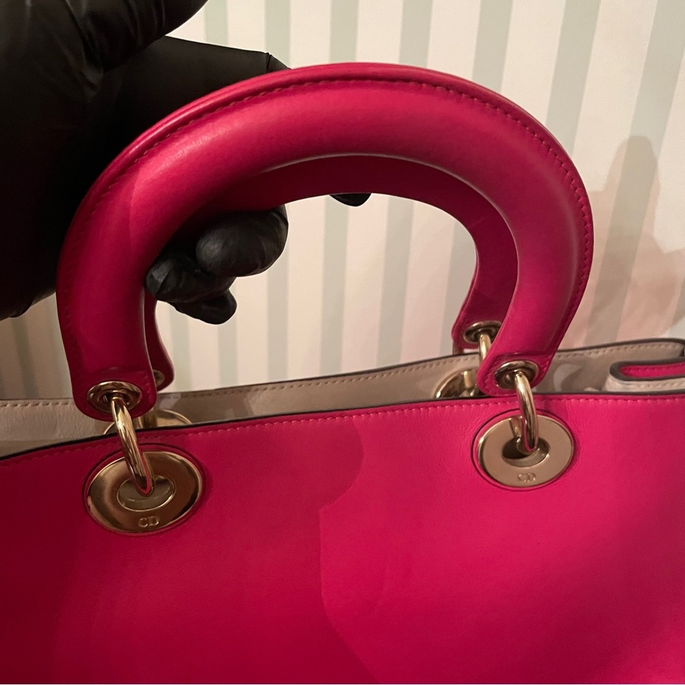 Dior Medium Diorissimo Bag Fuchsia Leather
2 Dust Bag Pouch Strap COA - Picture 12 of 15